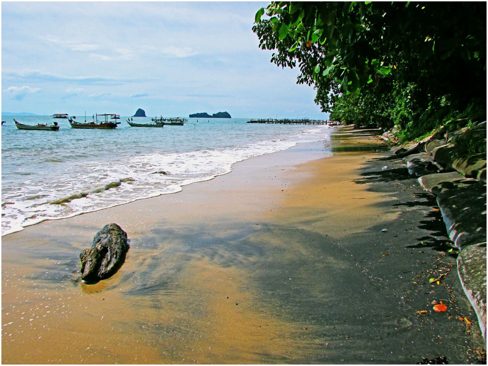 pasir pantai hitam langkawi