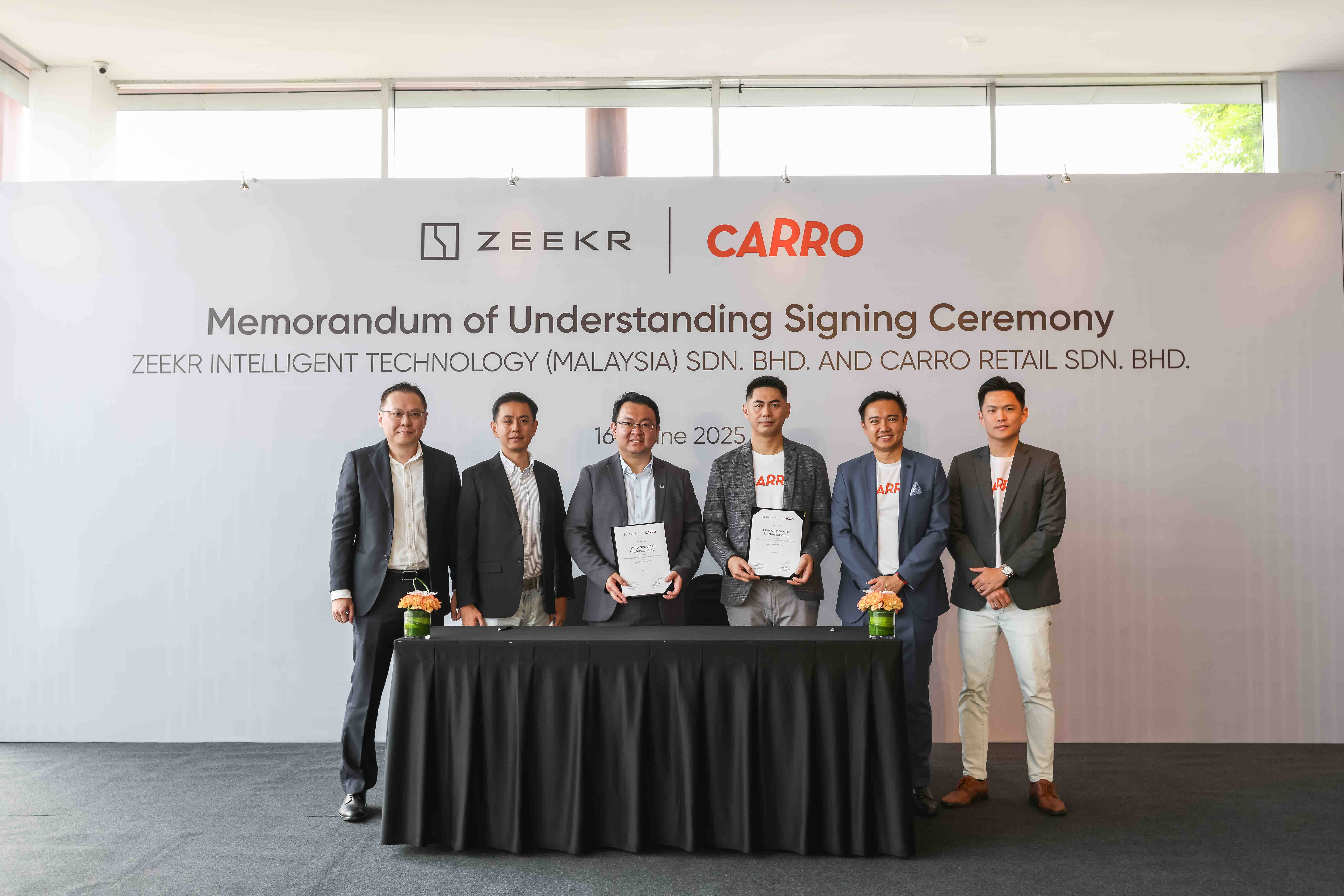 Carro x Zeekr MOU signing - Executives from Zeekr and Carro
