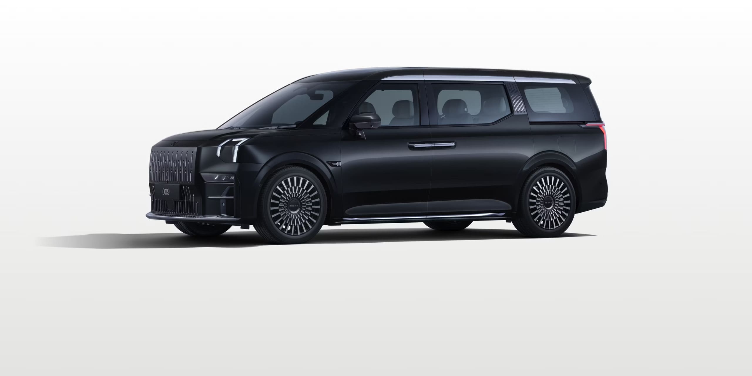 Zeekr 009 exterior black
